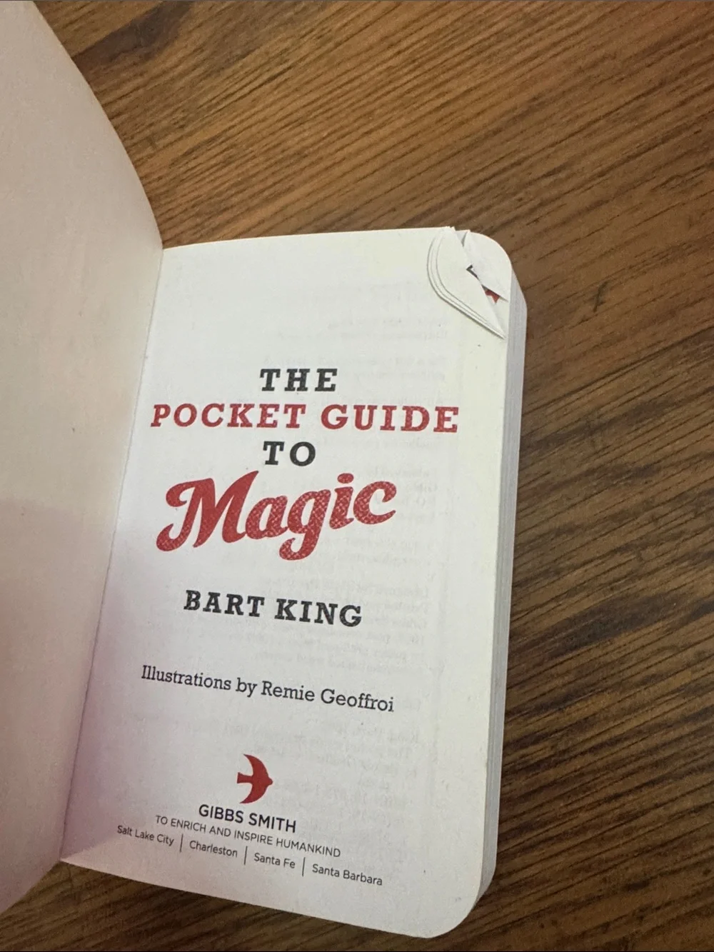 Purple Pocket Guide to Magic - Compact Magic Book C1.LBk.9